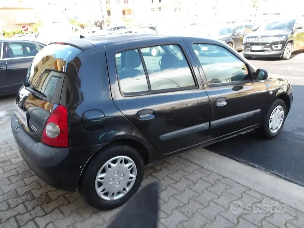 Usata Renault Clio II 82 CV (60 kW) 2005 Nero Berlina