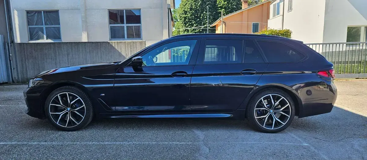Usata BMW 540 M Sport 333 CV (244 kW) 2024 Blu/azzurro Station wagon