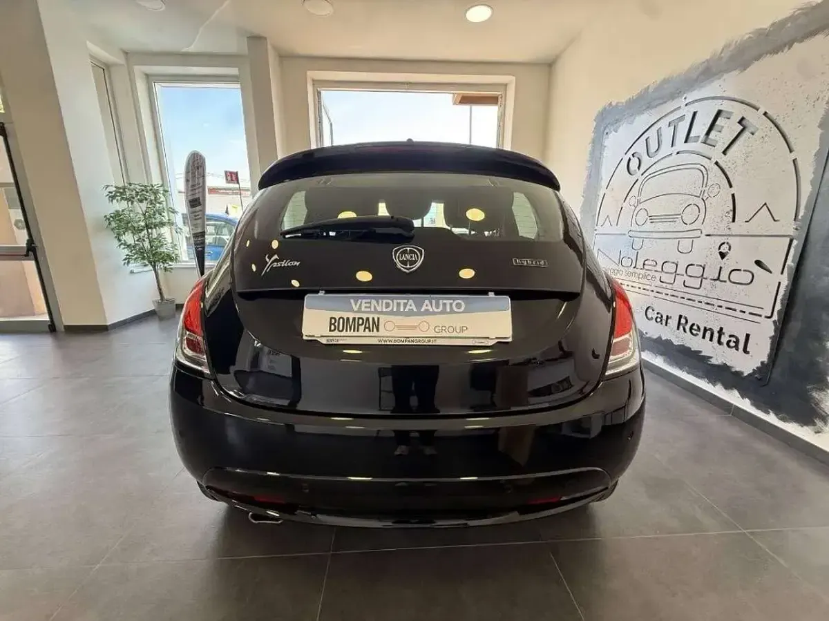 Usata Lancia Ypsilon Gold 69 CV (50 kW) 2022 Nero Utilitaria