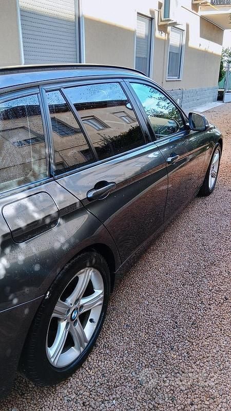 Usata BMW 318 143 CV (105 kW) 2013 Grigio Station wagon