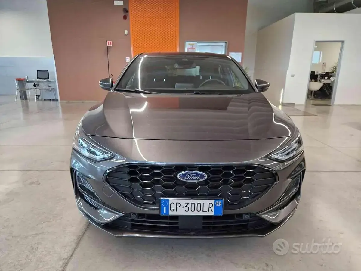 Usata Ford Focus ST 125 CV (91 kW) 2023 Grigio Berlina
