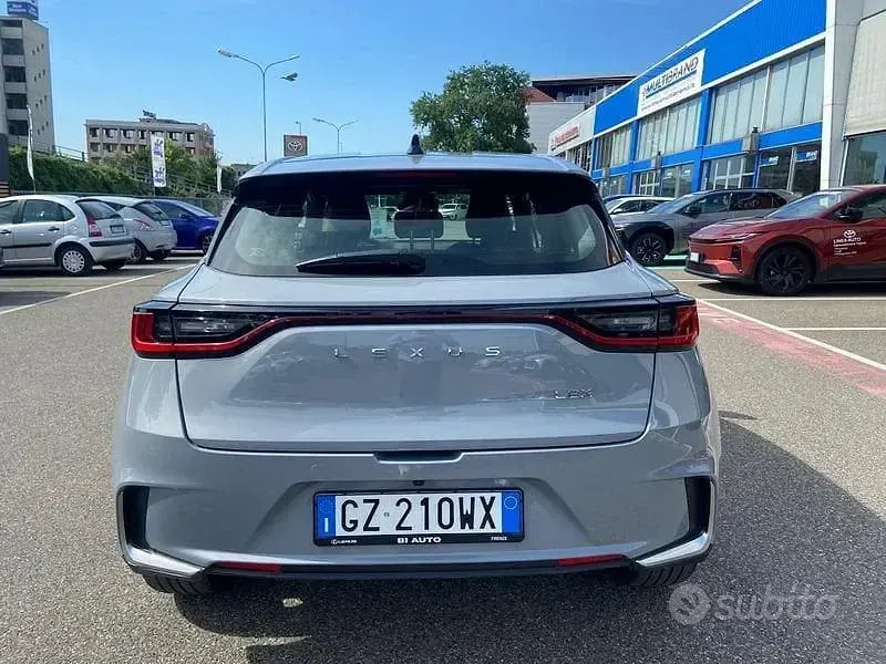 Usata Lexus LBX 136 CV (100 kW) 2025 Grigio SUV