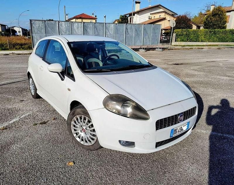 Usata Fiat Grande Punto Active 65 CV (47 kW) 2008 Utilitaria