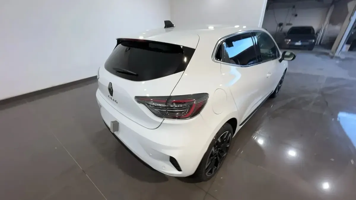 Nuova Renault Clio Techno 101 CV (74 kW) 2025 Bianco pastello Utilitaria