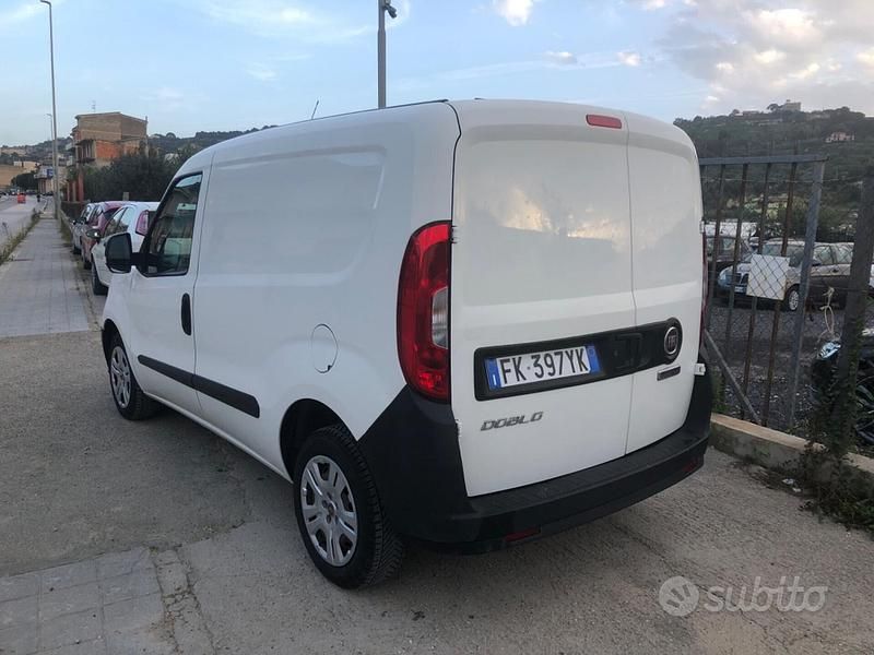 Usata Fiat Doblò 95 CV (69 kW) 2017 Bianco Monovolume