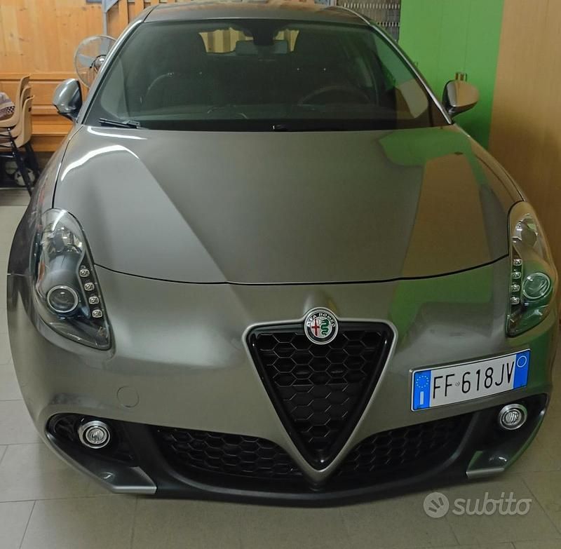 Usata Alfa Romeo Giulietta Distinctive 120 CV (88 kW) 2016 Grigio Utilitaria