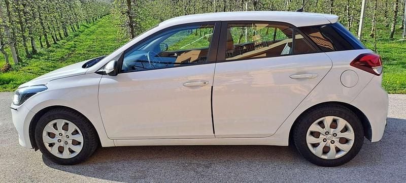 Usata Hyundai i20 Style 84 CV (61 kW) 2015 Utilitaria