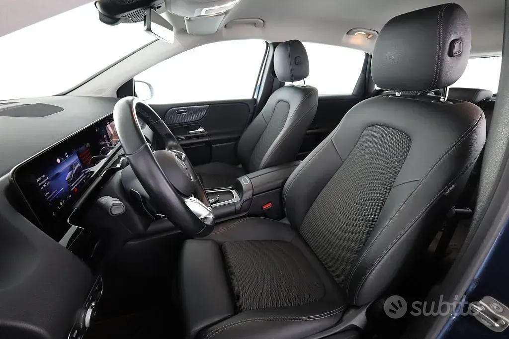 Usata Mercedes B180 Advanced 116 CV (85 kW) 2023 Blu Utilitaria