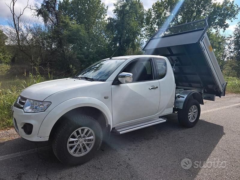 Usata Mitsubishi L200 178 CV (130 kW) 2015 Bianco Pick-up