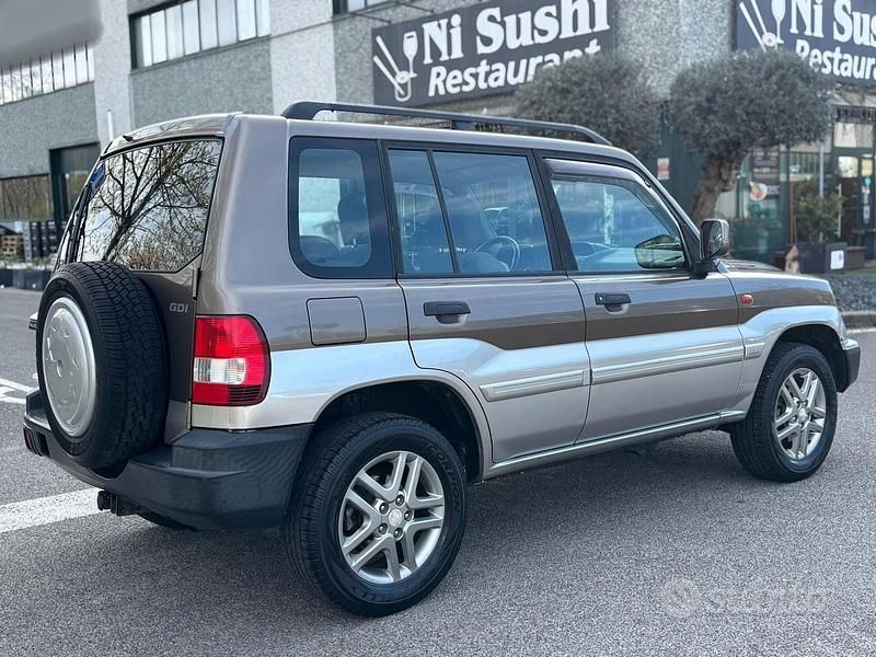 Usata Mitsubishi Pajero 129 CV (94 kW) 2002 Grigio SUV