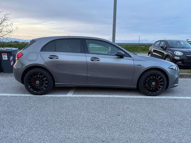 Usata Mercedes A250 Business 218 CV (160 kW) 2020 Grigio Berlina