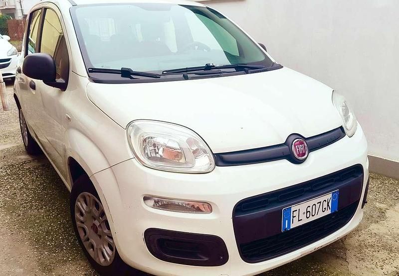 Usata Fiat Panda Lounge 69 CV (50 kW) 2017 Bianco Utilitaria
