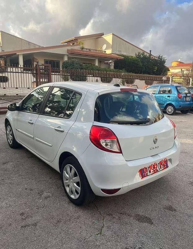 Usata Renault Clio II 75 CV (55 kW) 2010 Berlina
