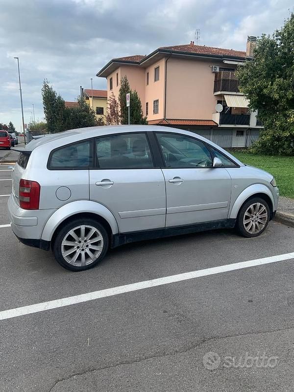 Usata Audi A2 75 CV (55 kW) 2003 Grigio Utilitaria