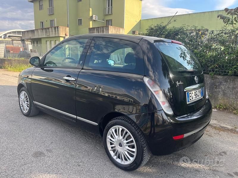 Usata Lancia Ypsilon Platinum 69 CV (50 kW) 2011 Nero Utilitaria