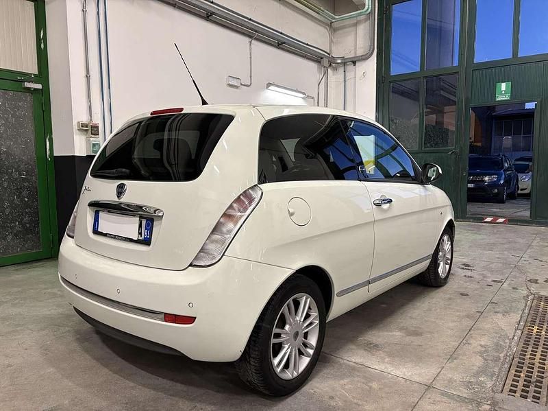 Usata Lancia Ypsilon Platinum 77 CV (56 kW) 2010 Bianco Utilitaria