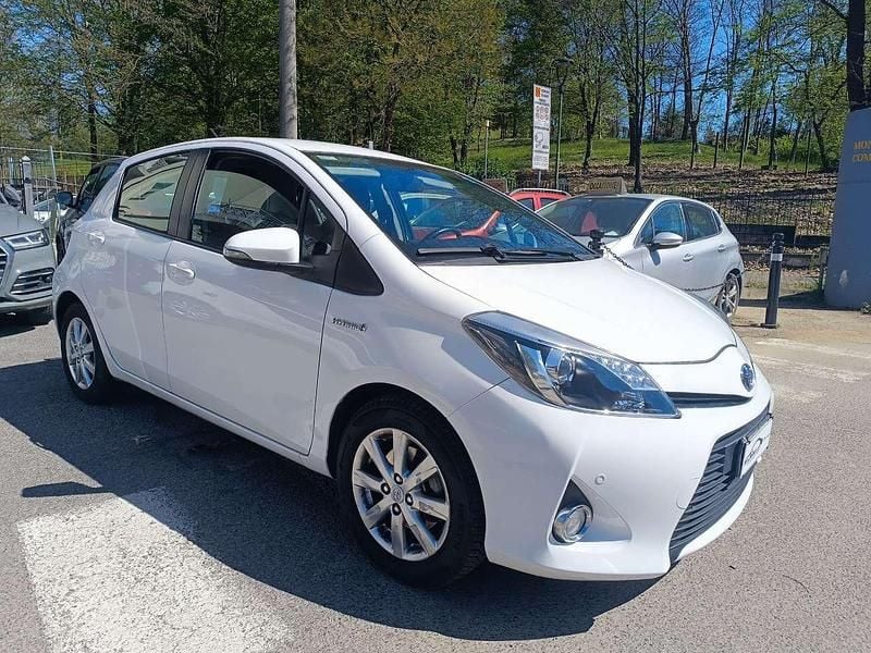 Usata Toyota Yaris Hybrid Lounge 75 CV (55 kW) 2012 Bianco Berlina