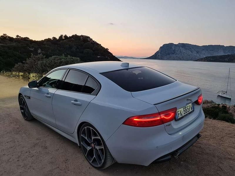 Usata Jaguar XE R-Sport 241 CV (177 kW) 2017 Bianco Berlina