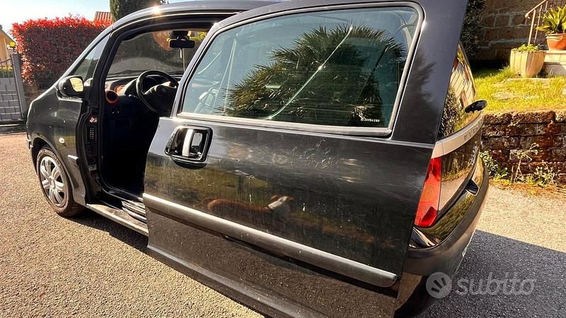 Usata Peugeot 1007 70 CV (51 kW) 2006 Nero Monovolume