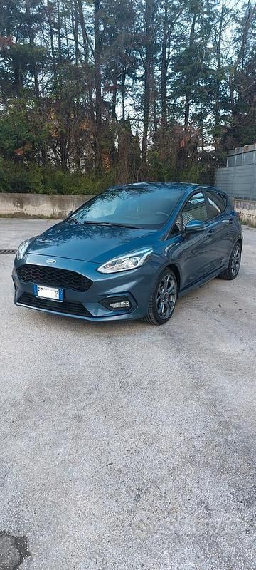 Blu Usata 2019 Ford Fiesta ST-Line Berlina | 12.500 € (Buon prezzo) - Immagine 1/4