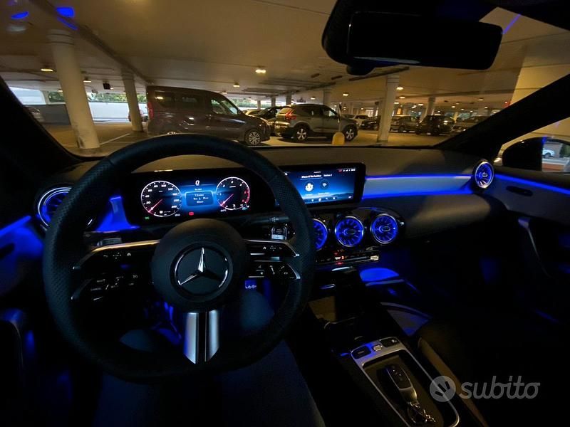 Usata Mercedes A180 AMG line 116 CV (85 kW) 2023 Grigio Berlina