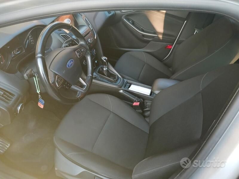 Usata Ford Focus 105 CV (77 kW) 2017 Grigio Station wagon