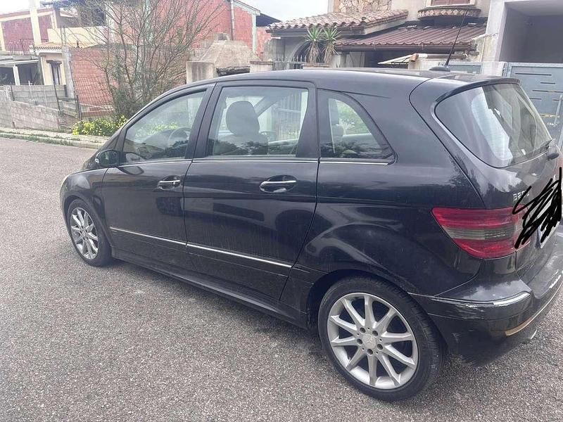 Käytetty Mercedes B180 109 HP (80 kW) 2009 Tila-auto