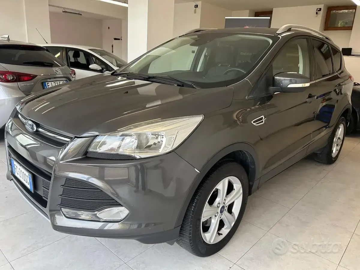 Usata Ford Kuga 120 CV (88 kW) 2016 Grigio SUV