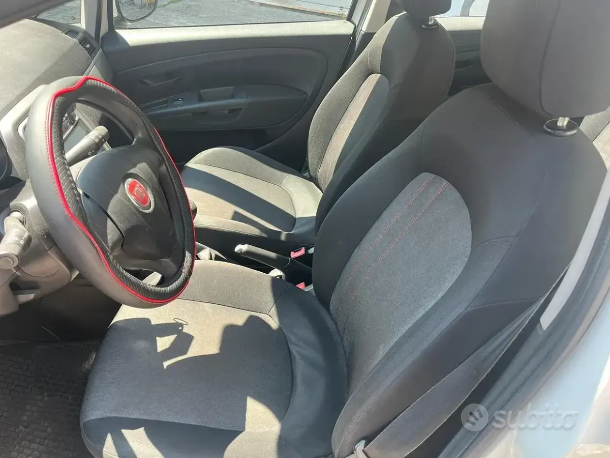 Usata Fiat Grande Punto 77 CV (56 kW) 2012 Bianco Utilitaria