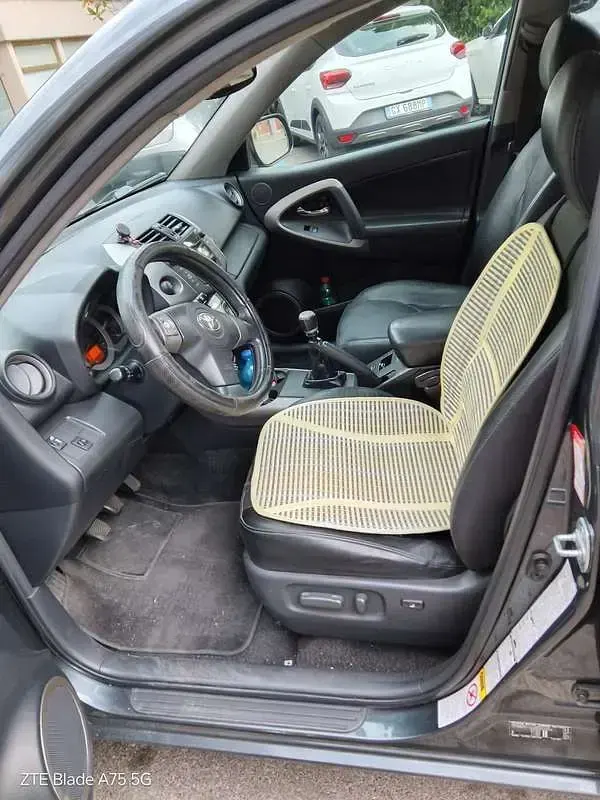Usata Toyota RAV4 Luxury 177 CV (130 kW) 2007 Nero SUV