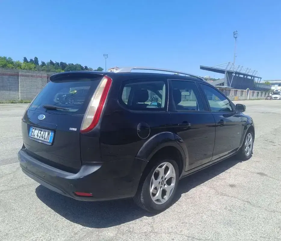 Usata Ford Focus Style 90 CV (66 kW) 2010 Marrone Station wagon