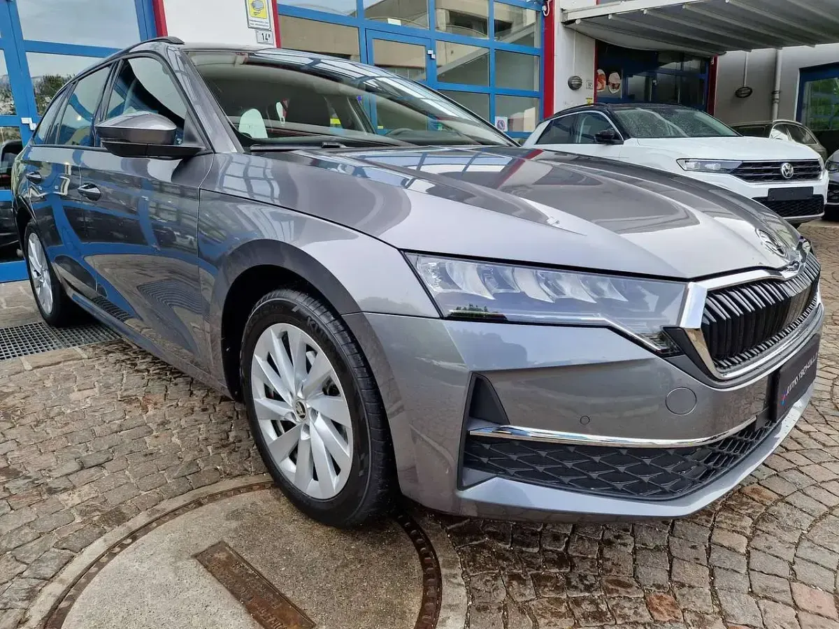 Usata Skoda Octavia Selection 150 CV (110 kW) 2024 Graphitegrau metallic Station wagon
