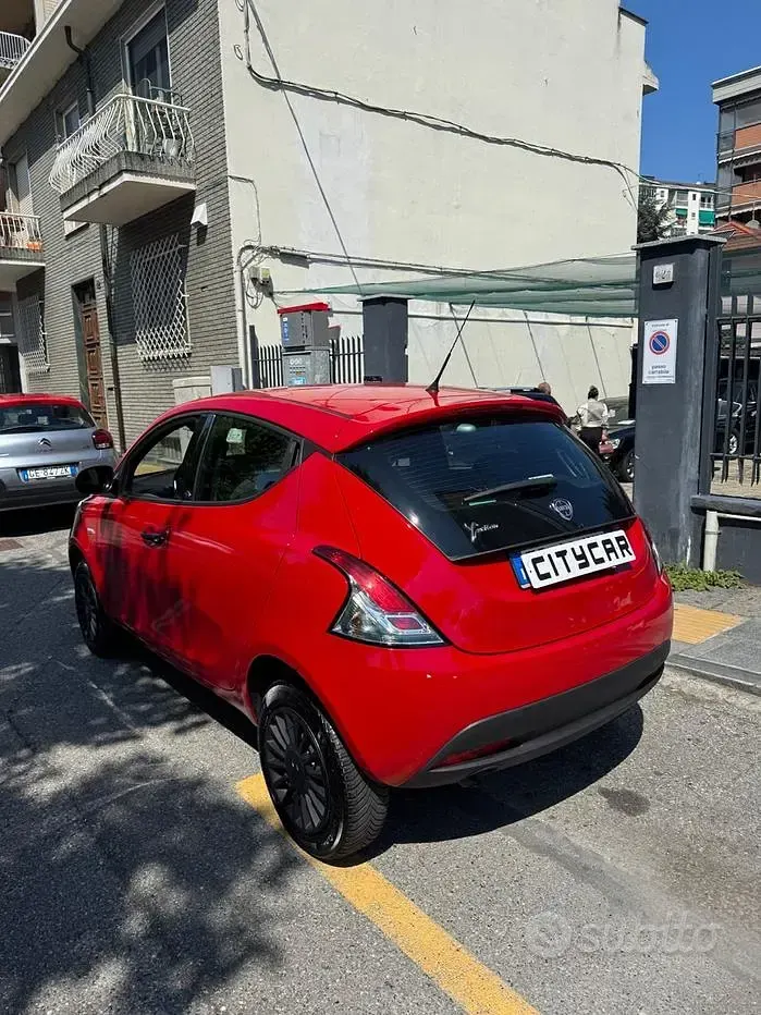 Gebraucht Lancia Ypsilon 80 PS (58 kW) 2018 Rot Kleinwagen