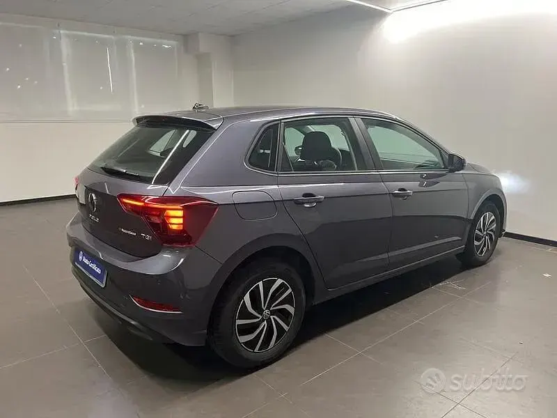 Begagnad VW Polo 90 HK (66 kW) 2022 Grå Halvkombi