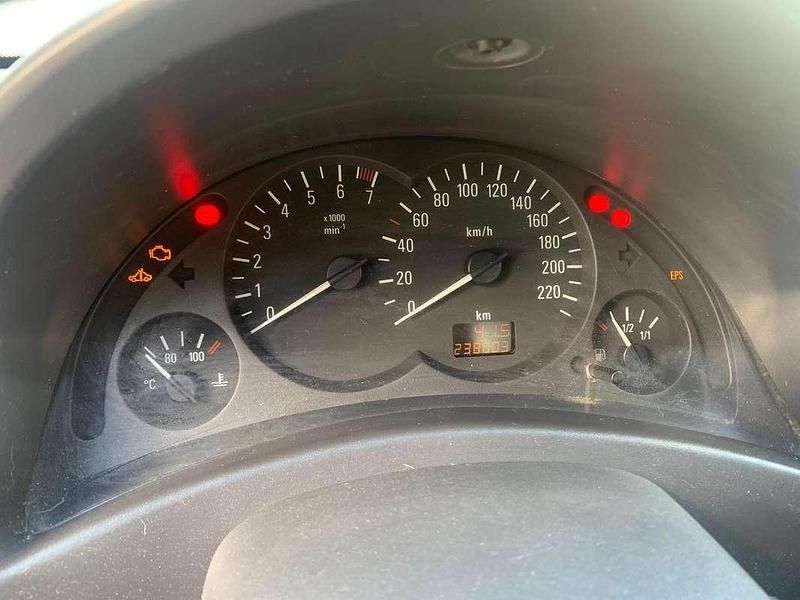 Usata Opel Corsa Enjoy 60 CV (44 kW) 2005 Grigio Berlina