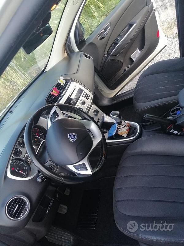 Usata Lancia Delta 105 CV (77 kW) 2012 Bianco Utilitaria