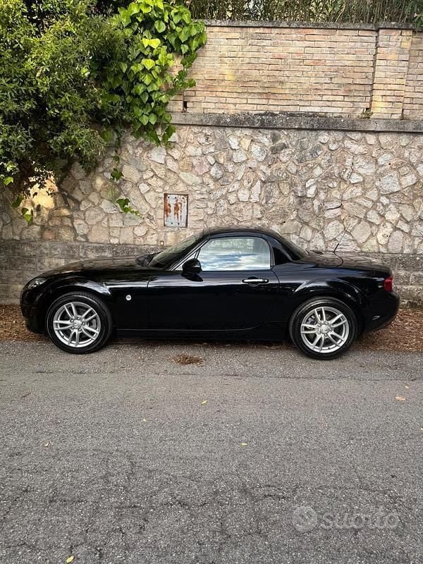Usata Mazda MX5 126 CV (92 kW) 2011 Nero Cabrio