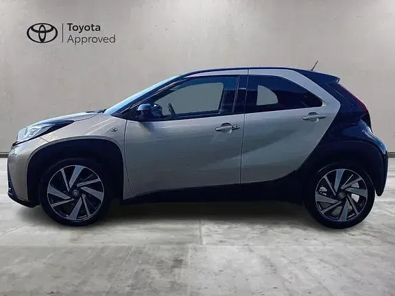 Usata Toyota Aygo X Lounge 72 CV (52 kW) 2022 Giallo SUV