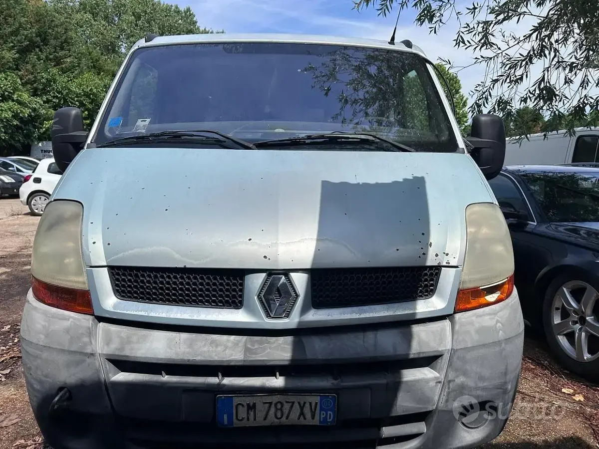 Usata Renault Master T28 135 CV (99 kW) 2005 Grigio Monovolume