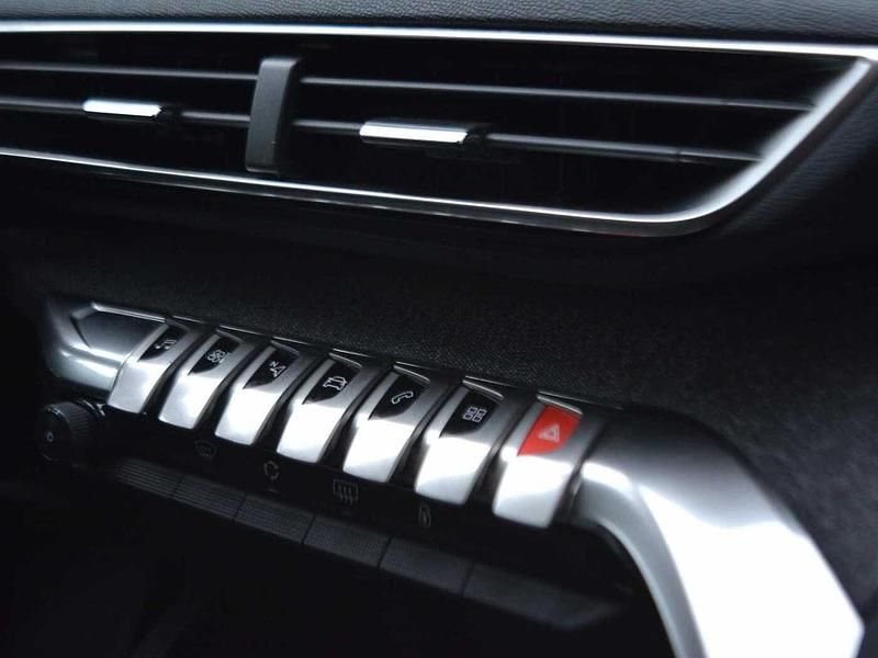 Usata Peugeot 3008 Allure 130 CV (95 kW) 2018 Grigio SUV