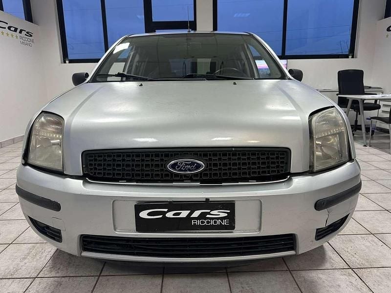 Usata Ford Fusion 68 CV (50 kW) 2005 Argento Utilitaria