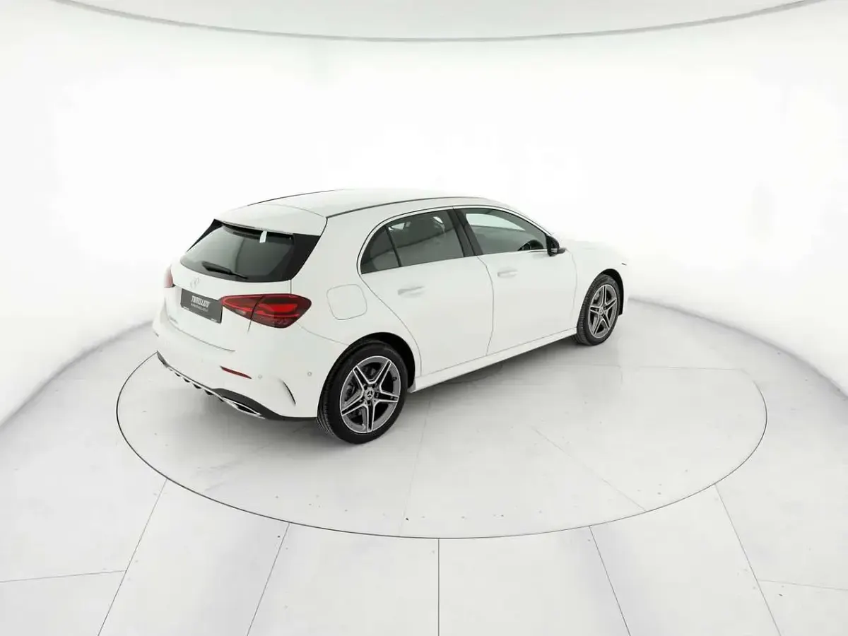 Käytetty Mercedes A250 Advanced Plus 218 HP (160 kW) 2023 Valkoinen Sedan