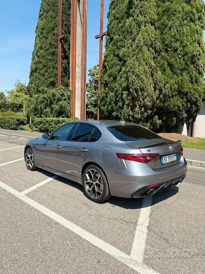 Usata Alfa Romeo Giulia 210 CV (154 kW) 2017 Grigio Berlina
