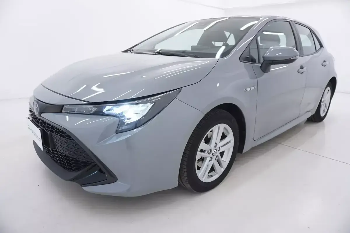 Usata Toyota Corolla Hybrid Business Edition 122 CV (89 kW) 2022 Grigiogrigio Berlina