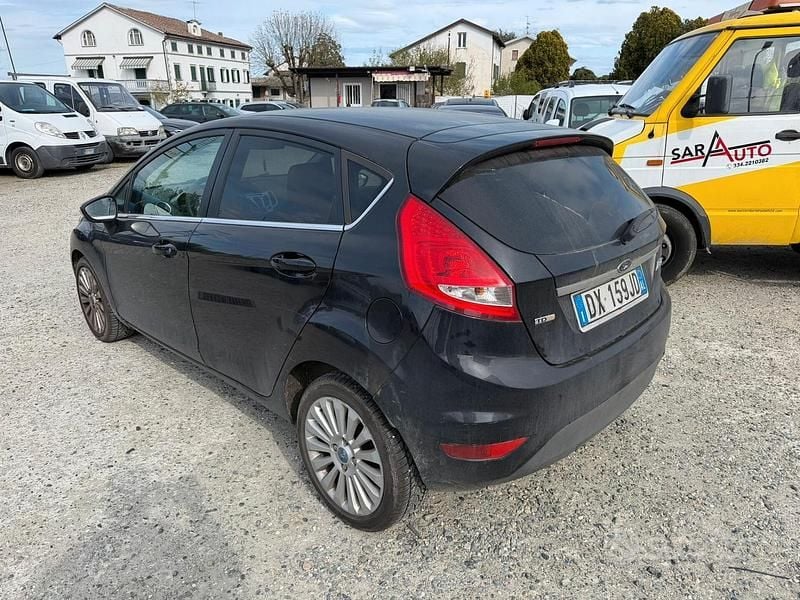 Usata Ford Fiesta Titanium 90 CV (66 kW) 2009 Nero Utilitaria