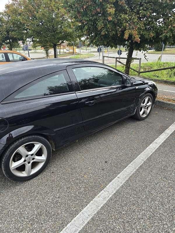 Usata 2006 Opel Astra GTC Enjoy Tre volumi | 2000 € (Buon prezzo) - Immagine 1/4