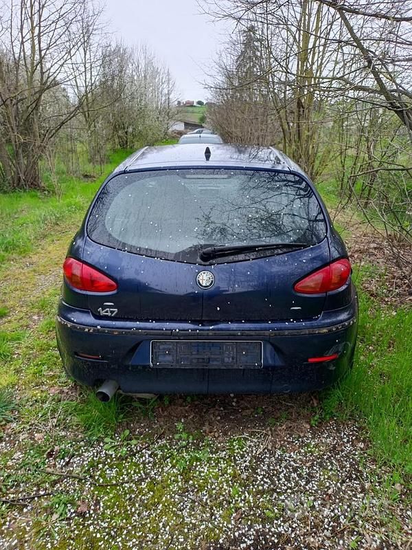 Usata Alfa Romeo 147 105 CV (77 kW) 2004 Blu Utilitaria