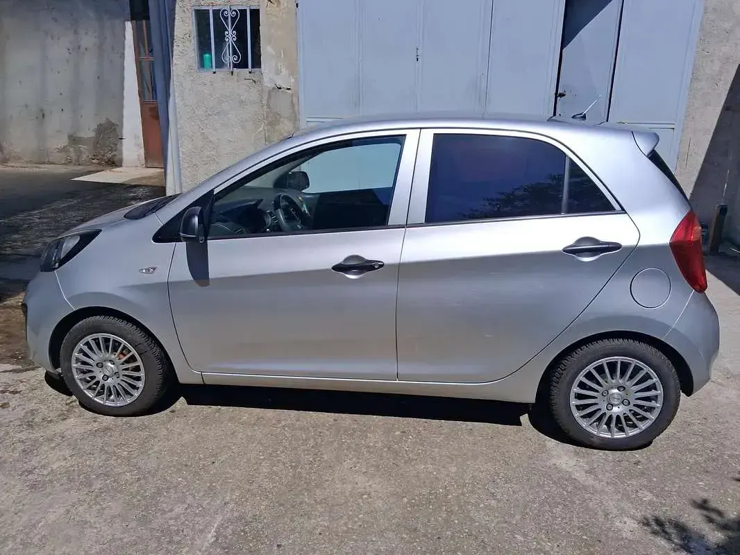 Begagnad Kia Picanto 69 HK (50 kW) 2013 Silver Halvkombi