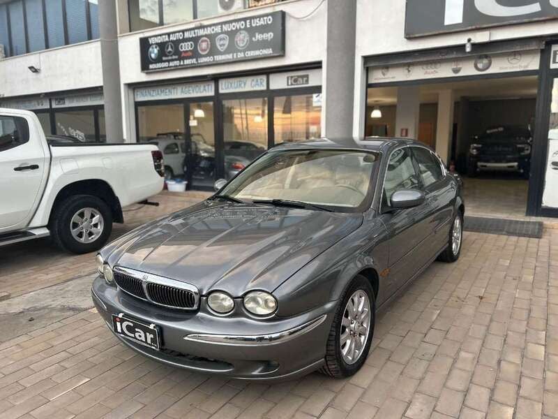 Usata Jaguar X-type Executive 196 CV (144 kW) 2003 Grigio pastello Berlina