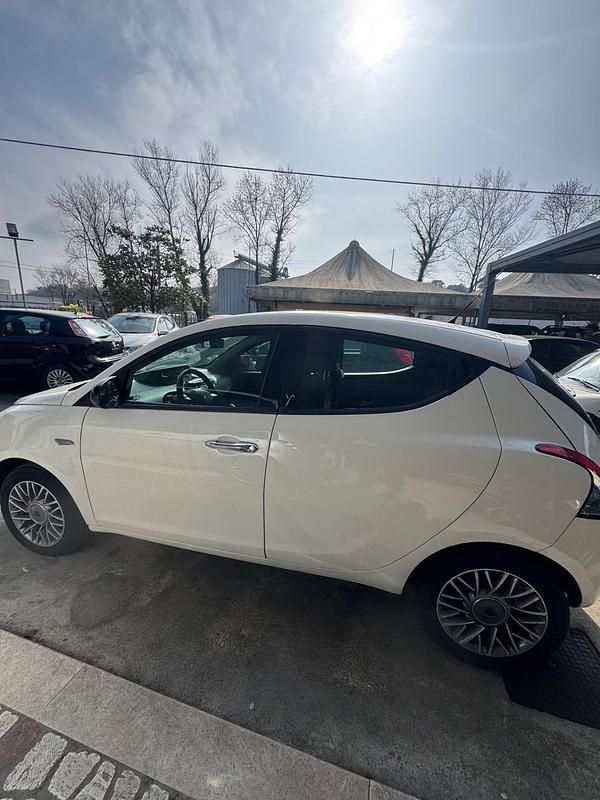 Usata Lancia Ypsilon S 95 CV (69 kW) 2013 Bianco Utilitaria